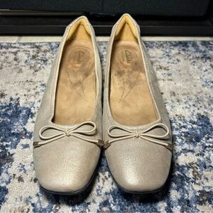 Clarks Artisan Metallic Champagne Chandra Light Flats Size 8